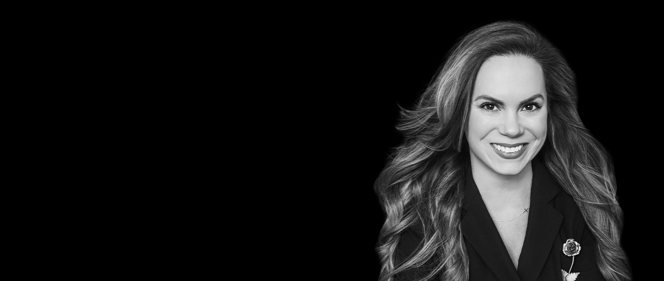 Portrait of Hannah Salter in black and white